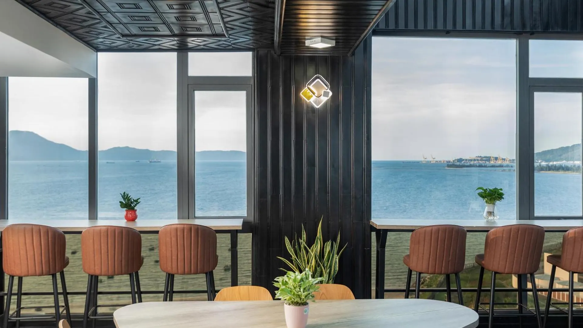 Alcove Da Nang Bay Boutique Hotel 3*,